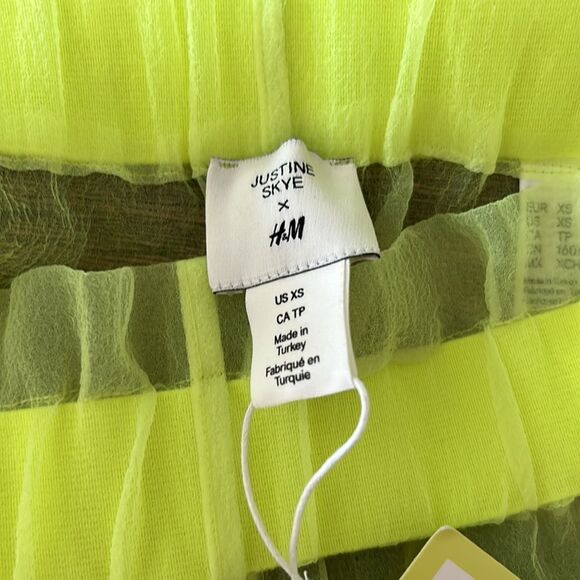 Justine Skye x H&M collaboration xs NWT neon sheer mesh shorts - Picture 5 of 11